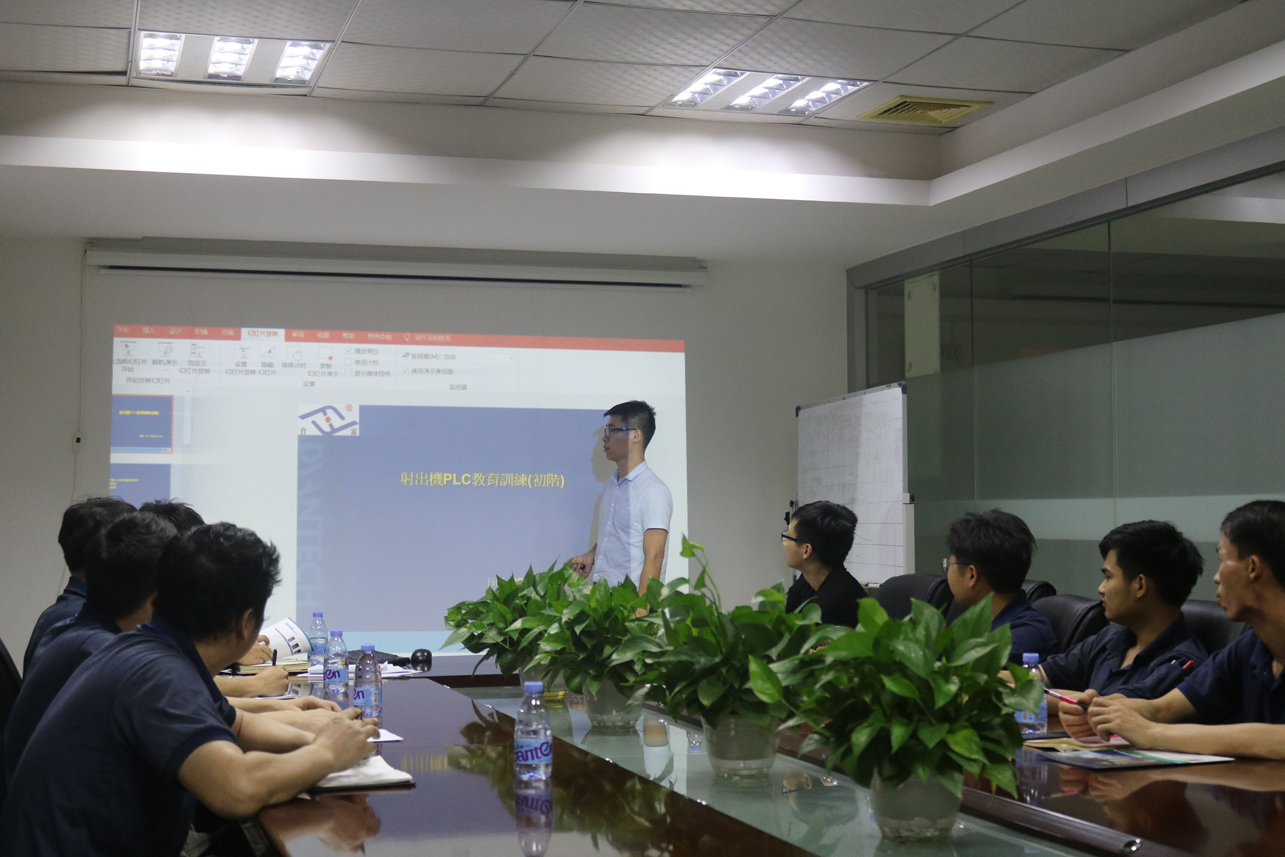 立式注塑機(jī)生產(chǎn)廠家 立式注塑機(jī)生產(chǎn)廠家