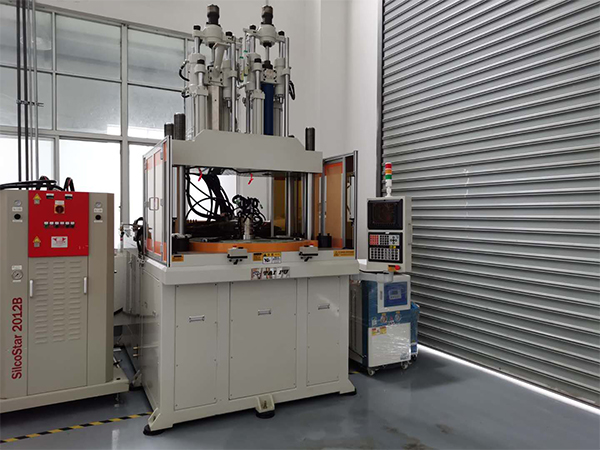 立式雙色注塑機(jī) 立式雙色注塑機(jī)