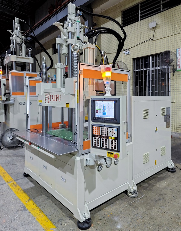 立式注塑機(jī)抱閘式鎖模機(jī)構(gòu)